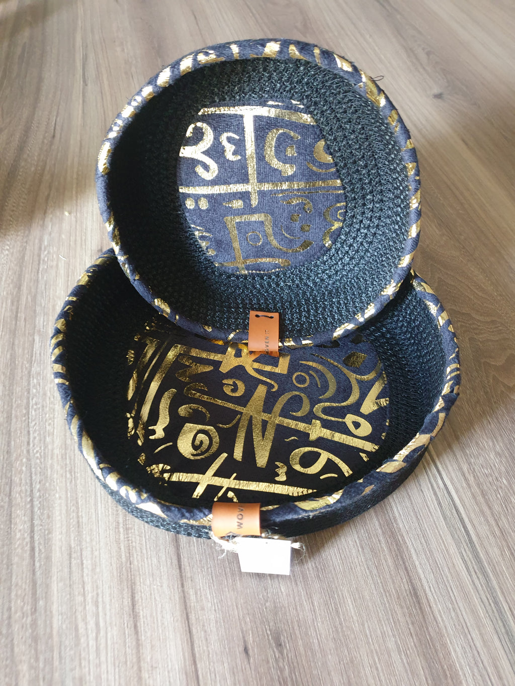 Ayla Woven Plate – Black& Gold