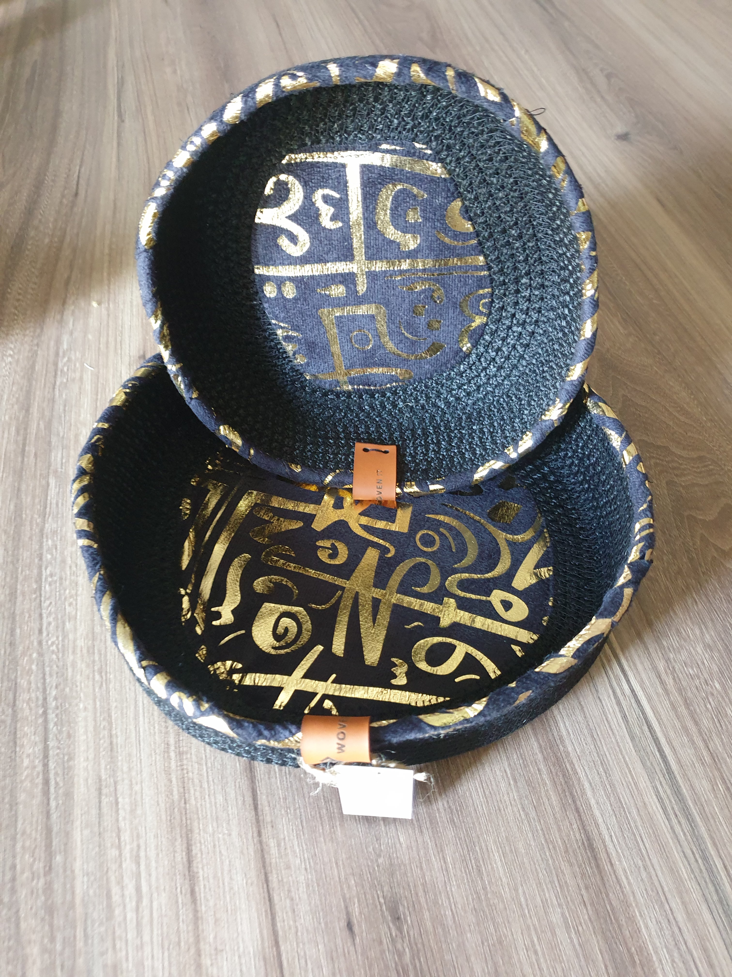 Ayla Woven Plate – Black& Gold