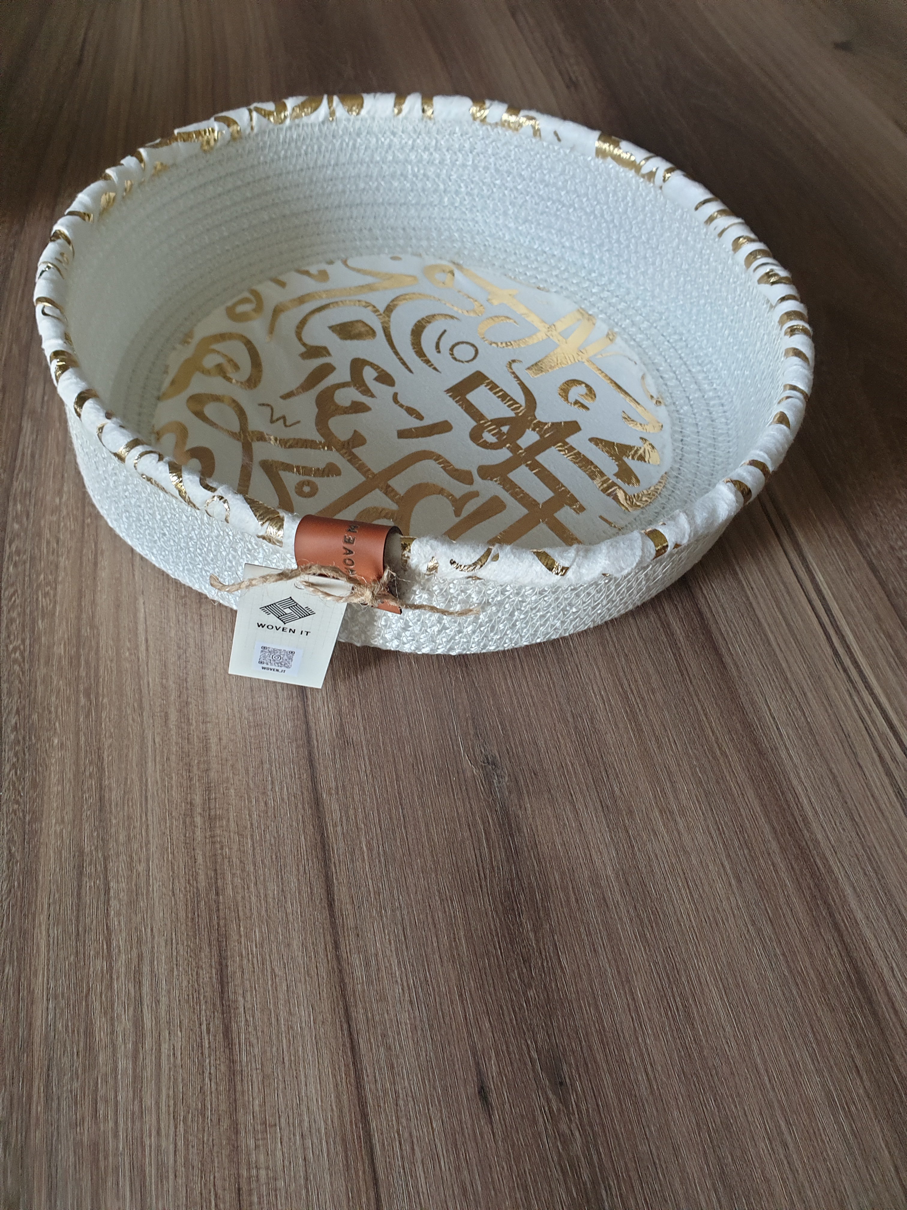 Ayla Woven Plate – White & Gold