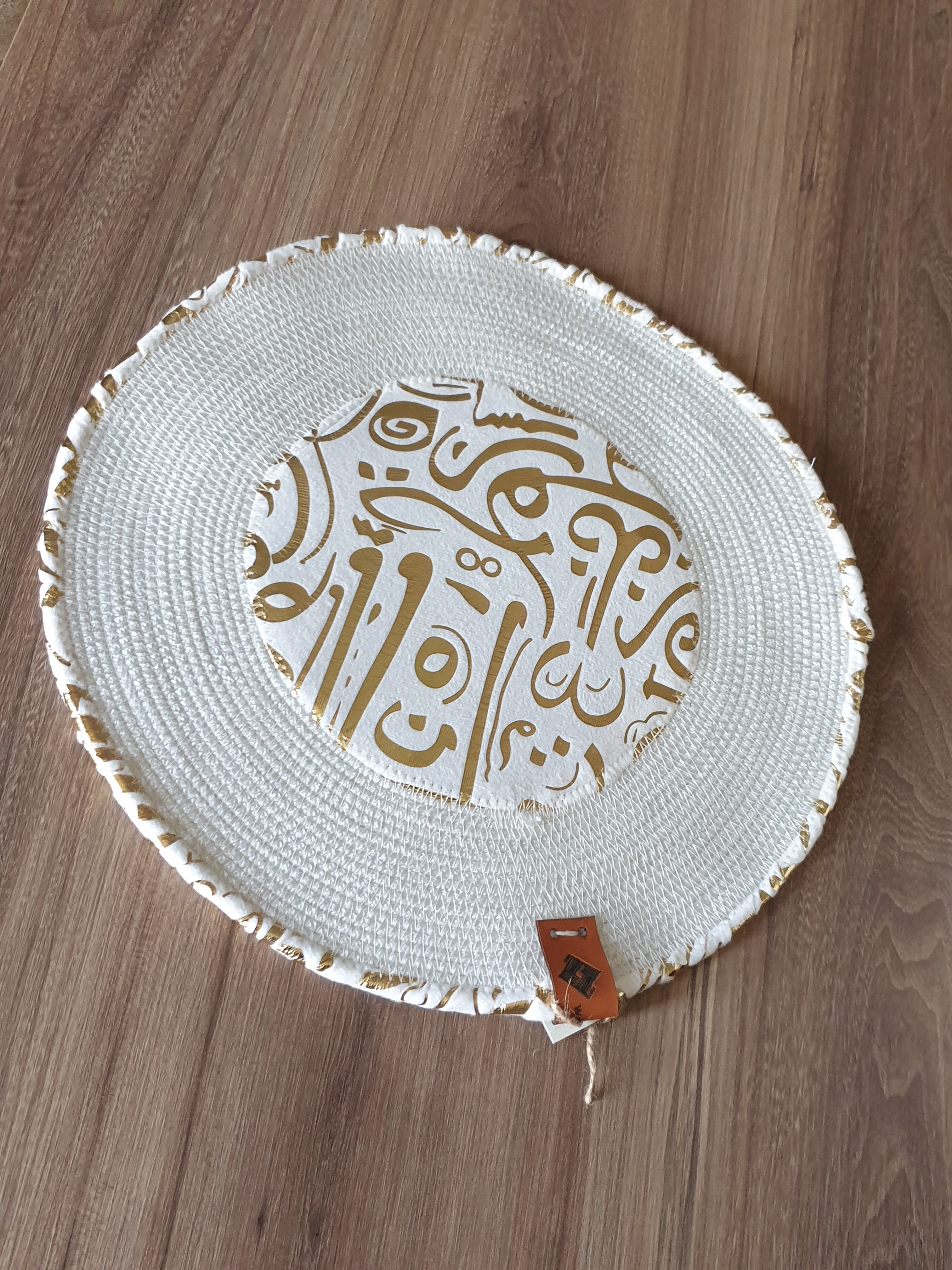 Luna Round Placemat – White & Gold