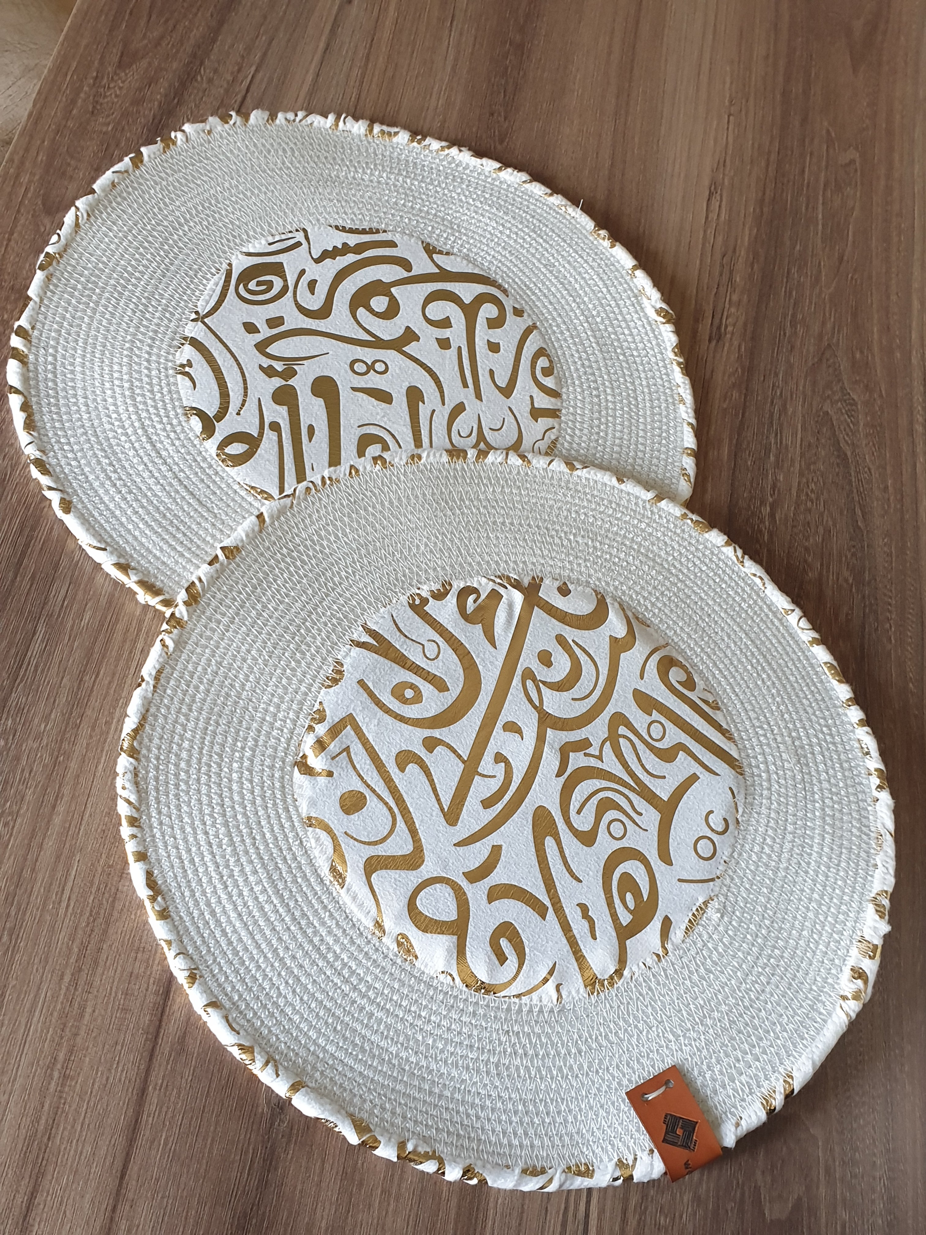 Luna Round Placemat – White & Gold