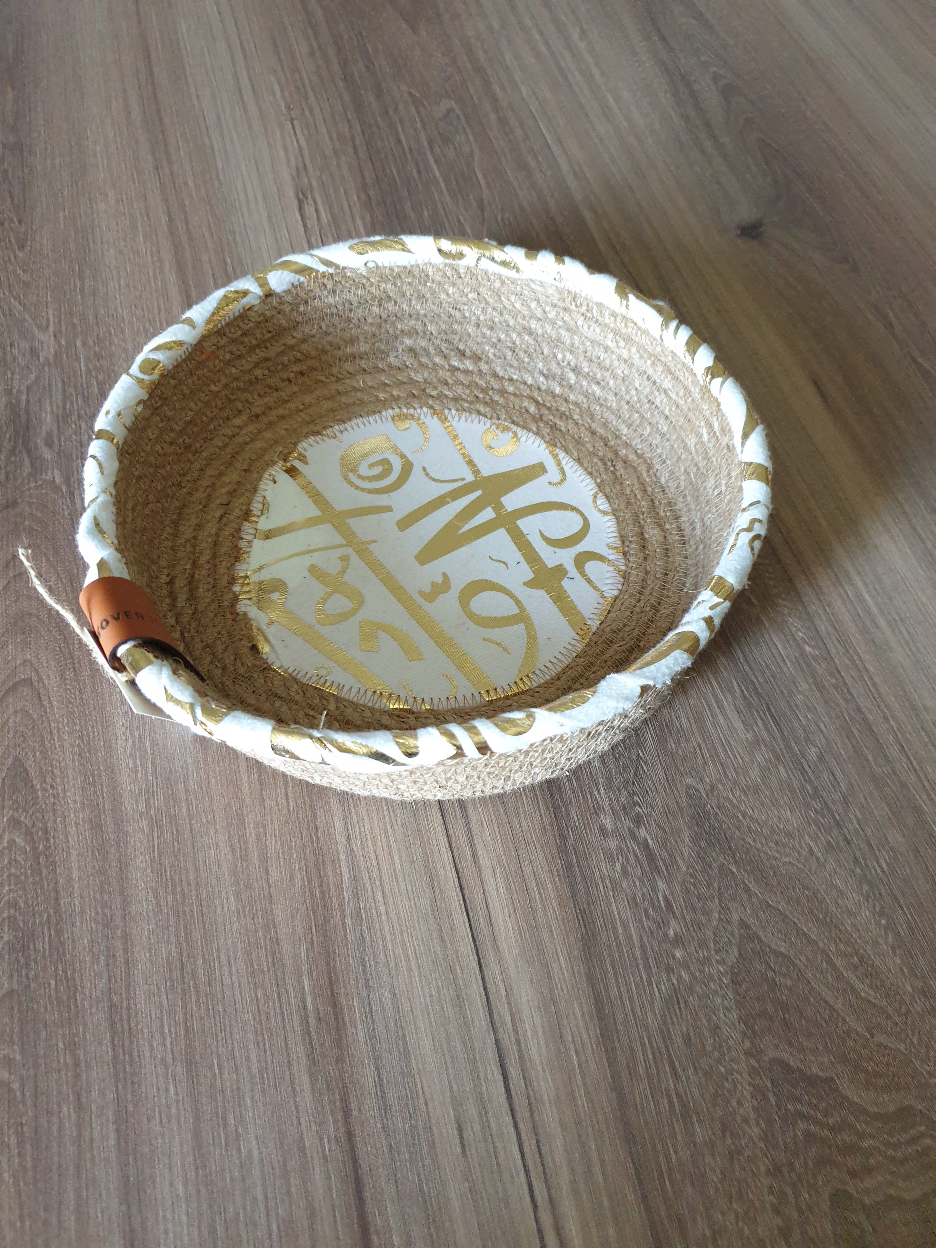 Ayla Woven Plate – White & Jute