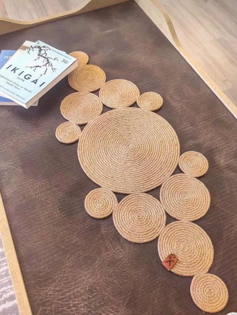 Runa Table Runner